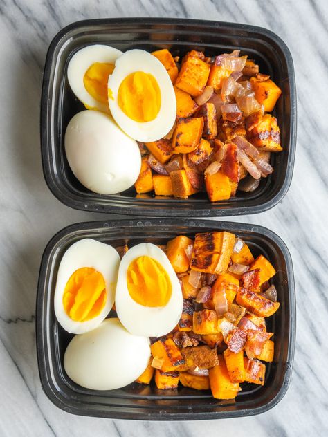 This Paleo Breakfast Meal Prep recipe is the easiest way to prep 5 paleo breakfasts in just one hour. Make this paleo breakfast on Sunday and enjoy it all week long! Hard Boiled Egg Breakfast, Paleo Diet Breakfast, Paleo Breakfast Easy, Menu Sarapan Sehat, Paleo Meal Prep, Paleo Recipes Breakfast, Resep Diet, Breakfast Meal, Diet Breakfast