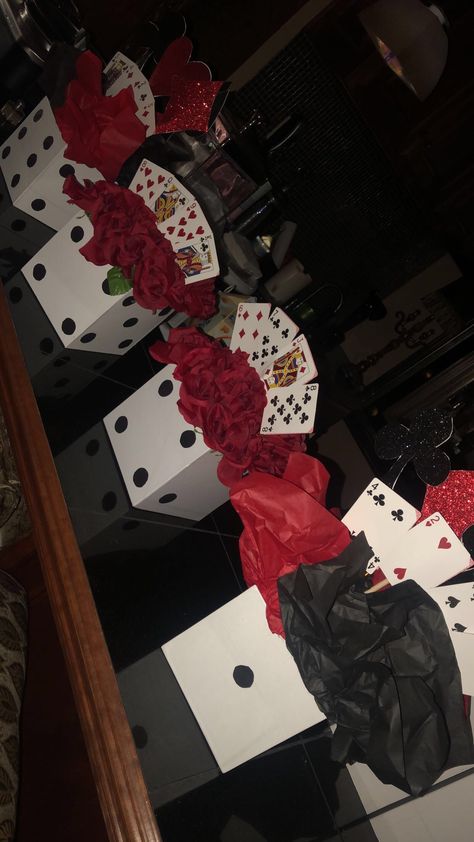 Card Game Theme Party, Playing Cards Centerpieces, Casino Night Party Decorations Diy, Casino Table Centerpieces, Vegas Centerpiece Ideas, Casino Night Event, Game Night Centerpiece Ideas, Diy Casino Decorations, Casino Christmas Party