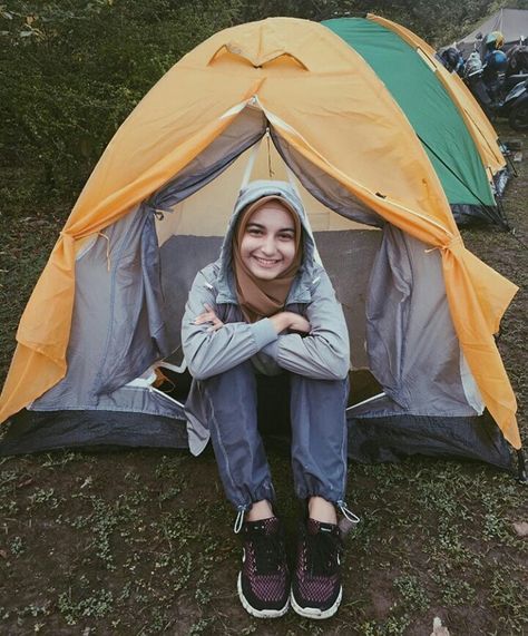 Outfit Camping Hijab, Ootd Camping, Camping Outfits For Women, Outfits Hijab, Casual Hijab, Casual Hijab Outfit, Hijab Chic, Camping Outfits, Muslim Girls