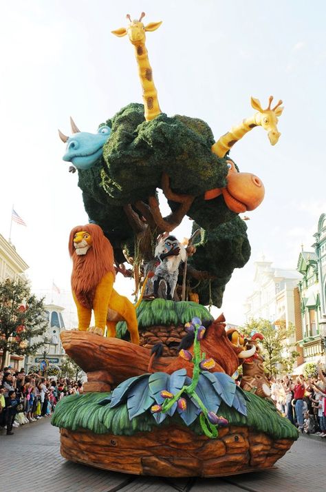 Once Upon A Dream Parade ◆ Disneyland Paris Disney Experiences, Disneyland Parade, Carnival Floats, Lion King Party, Disney Parade, Best Christmas Toys, Once Upon A Dream, Fairy Tale Theme, Parade Float