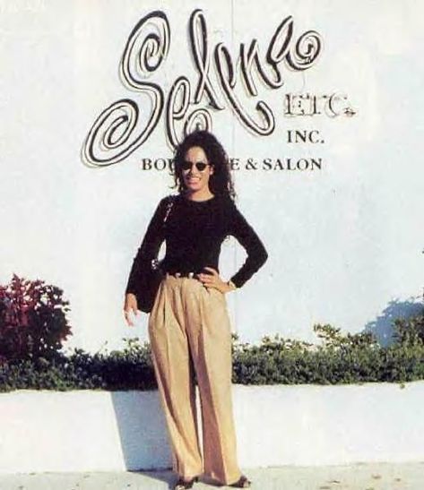 Selena Boutique, Selena Quintanilla Videos, Chris Perez, Selena Quintanilla Outfits, Selena Quintanilla Fashion, Selena Q, Tejano Music, Outfits 90s, Selena Quintanilla Perez