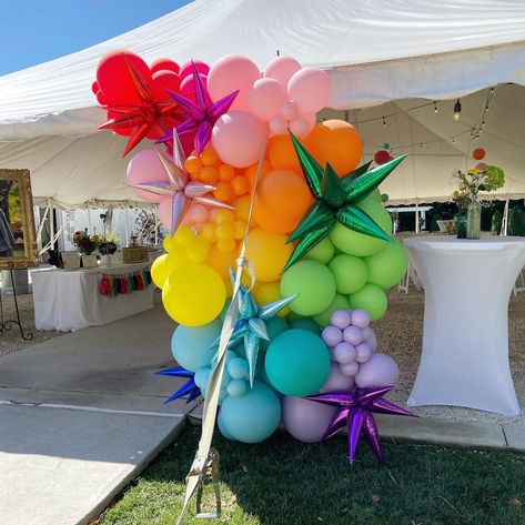 Rainbow Graduation Theme, Rainbow Themed Party, Preschool Graduation Party, Kindergarten Graduation Party, Pre K Graduation, Rainbow Theme Party, Rainbow Row, Balloon Ideas, Preschool Graduation