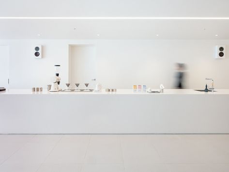 Glass White Board, Minimal Cafe, Interior Design Minimal, Cafe Counter, Design Studio Office, Blue Cafe, White Restaurant, Gallery Cafe, Restaurant Exterior