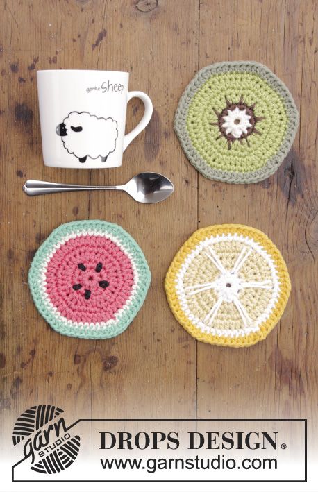 Crocheted coasters with lemon, watermelon and kiwi. Piece is crocheted in DROPS Paris. Aesthetic Crochet Patterns, Crocheting For Beginners, Crocheted Coasters, Crochet Patterns Ideas, Beau Crochet, Crochet Outfits, Magazine Drops, Chic Crochet, Confection Au Crochet