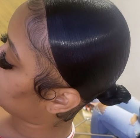 Sleek Curly Ponytail Natural Hair, Low Bun Middle Part Black Women, Natural Hair Weaves, Sleek Ponytail Hairstyles, Edges Hair, Slick Back, Baby Hairs, Natural Curls Hairstyles, Girls Hairstyles Braids