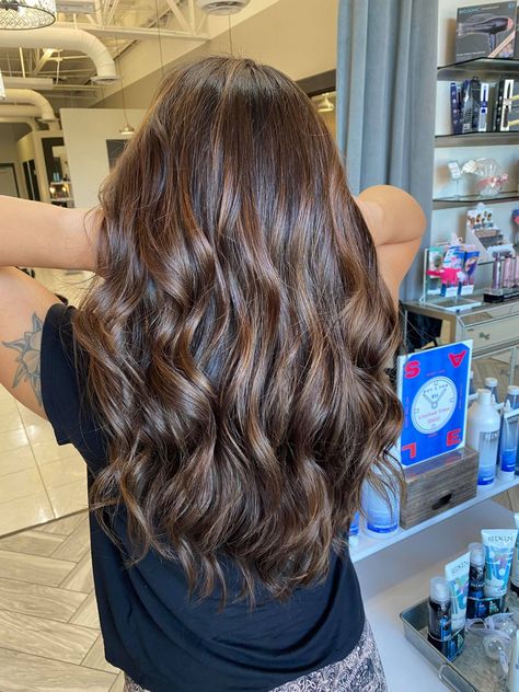 Burnett Baylage Fall, Burrnette Hair Girl With Highlights, Fall Bayalage, Skeleton Brown Balayage, Burnette For Fall, Melting Hazelnut Balayage, Fall Balayage, Natural Balayage, Spring Hair Color Trends