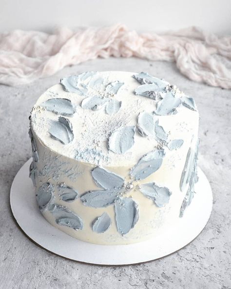 Latest Cake Design, Blue And White Wedding, Bridal Shower Inspo, Small Wedding Cakes, Blue Desserts, Something Blue Bridal, Blue Bridal Shower, Wedding Cakes Blue, Blue Cakes