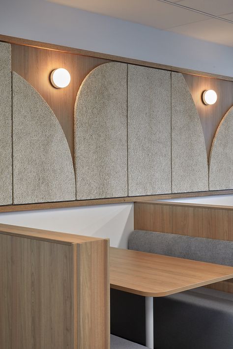 Column Solution Interior Design, Coastal Conference Room, Faculty Room Design, Colorful Reception Desk, Curved Lines Interior Design, Accent Wall Commercial Design, Curved Wall Paneling, Art Deco Office Design, Office Space Interior Design