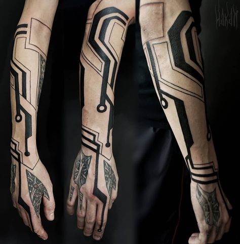 Minimalist Tattoo Sleeve Ideas, Abstract Geometry Tattoo, Small Cyberpunk Tattoo, Cyberpunk Style Tattoo, Cyberpunk Tattoo Sleeve, Cyberware Tattoo, Tron Tattoo, Cyberpunk Tattoo Design Ideas, Sci Fi Tattoo