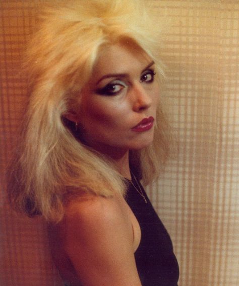 Blondie Makeup Debbie Harry, 80s Debbie Harry, Debbie Harry Style, Debbie Harry Blondie, Blondie Debbie Harry 70s, Debbie Harry 70s Punk, Deborah Harry Blondie, Photography Movies, Deborah Harry