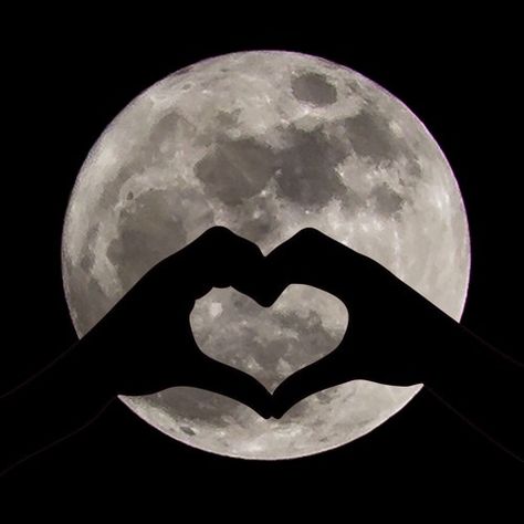 Moon Hand Aesthetic, Black Heart Aesthetic, Luna Aesthetic, Moonlight Photography, Heart Moon, Love Wallpapers Romantic, Black And White Picture Wall, The Moon Is Beautiful, Love Animation Wallpaper