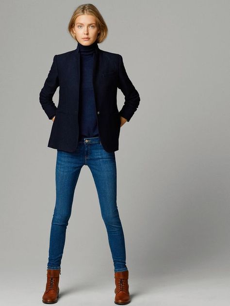 a navy turtleneck, a black blazer, blue jeans and brown boots Outfit Elegantes, Looks Jeans, Boho Dresses, Looks Street Style, Meryl Streep, Winter Trends, Trending Fashion, Blazer Outfits, 가을 패션