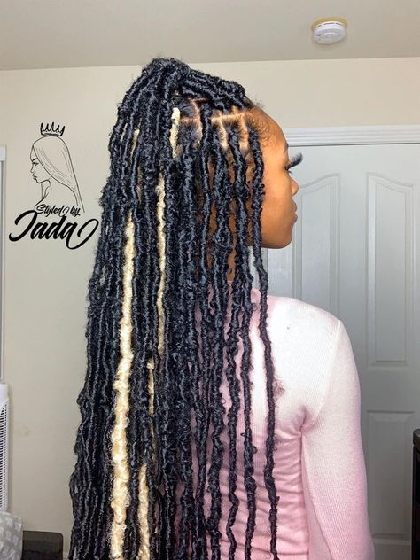 Butterfly Locs With Color, Locs Color Ideas, Locs With Color, Long Butterfly Locs, Locs Color, Sew In Braids, Fav Hairstyles, Butterfly Locs, Big Box Braids Hairstyles