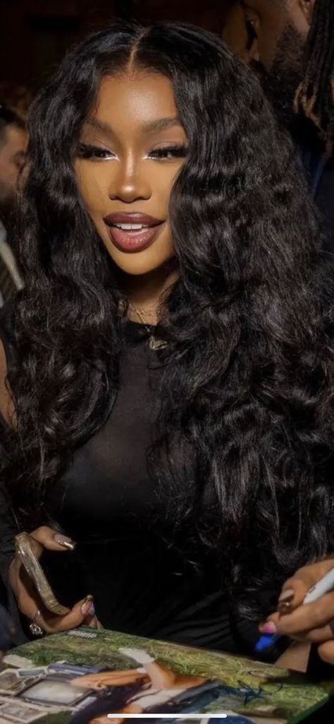 Sza Hair Straight, Olivia Appleberry, Diorcore Aesthetic, Black Uk Girl Makeup Look, Arnell Armon Tattoos, Pretty Wigs Black Women, Smeared Lipstick Aesthetic, Black Women Femininity, Brown Classy Outfit