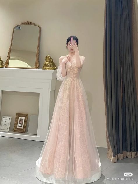 Korean Dress Party Prom, Prom Night Dress Korean, Pink Gown Aesthetic, Korean Prom Dresses, Korean Prom, Beautiful Dresses Princesses, Gown Aesthetic, Pretty Gowns, Flowy Prom Dresses