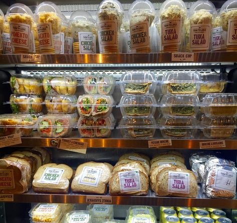 Grab And Go Restaurant Ideas, Grab And Go Deli Ideas, To Go Sandwiches Packaging, Deli Food Truck, Grab Go Food Display, Grab And Go Cafe Food, Takeaway Lunch Ideas, Grab And Go Sandwich Display, Cafe Grab And Go