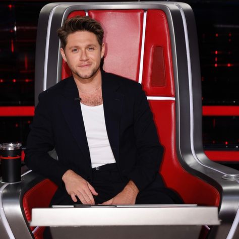 NBC's The Voice (@nbcthevoice) • Instagram photos and videos Niall Horan Reading Twas The Night Before Christmas, Niall Horan Live, Niall Horan The Voice 2023, The Show Niall Horan Vinyl, Niall Horan Live Instagram, Hello Lover, Irish Boys, James Horan, Niall Horan