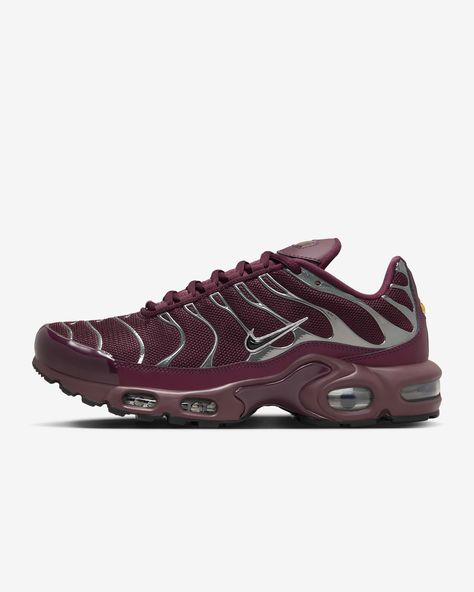 Girl Math, Nike Model, Nike Models, Team Red, Nike Air Max Plus, Aesthetic Shoes, Air Max Plus, Shoes Nike, Black Style