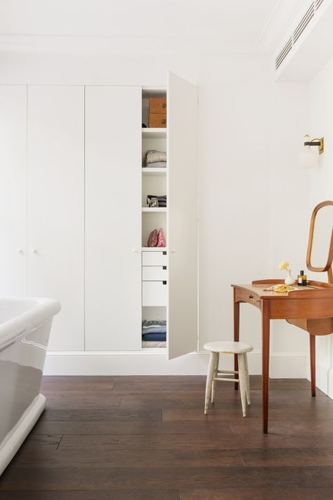 Archive Dive: Our 11 Favorite Built-in Storage Cabinets, Minimalist Edition Elizabeth Roberts, Street Townhouse, Brooklyn Style, Build A Closet, Best Bath, Minimalist Bathroom, Indoor Outdoor Living, Closet Doors, Closet Storage