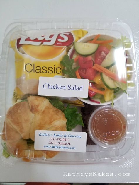 Boxed Lunches Catering Sandwiches, Lunch Restaurant Food, Lunch Plates To Sell, Cafeteria Food Ideas, Box Lunch Ideas Catering Food, Group Lunch, Boxed Lunch Catering, Kids Lunch Box Meals, Luncheon Menu