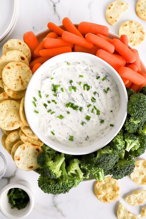 Greek Yogurt Ranch Dip (Easy Homemade Recipe) Yogurt Ranch Dip, Greek Yogurt Ranch Dip, Healthy Veggie Dip, Yogurt Ranch, Greek Yogurt Ranch, Ranch Dip Recipe, Homemade Ranch Dip, Homemade Greek Yogurt, Dip Easy