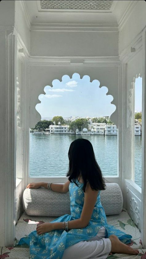 Indian Travel Aesthetic, Aesthetic Animated Wallpaper, Udaipur Poses, Udaipur Photography Poses, Aesthetics Poses, Mind Video, Indian Fits, Smart Casual Dress, Vintage India