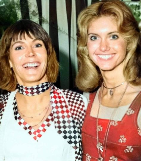 Helen Reddy, Olivia Newton, Old School Music, Star Gazing, Olivia Newton John, Pop Singers, Music Icon, Singer Songwriter, Singers