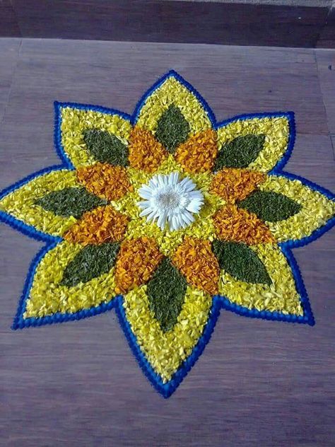 Unique Rangoli Designs, Rangoli Flower, Onam Pookalam, Rangoli Design For Diwali, Poo Kolam, Diwali Rangoli Designs, Pookalam Design, Unique Rangoli, Simple Flower Rangoli