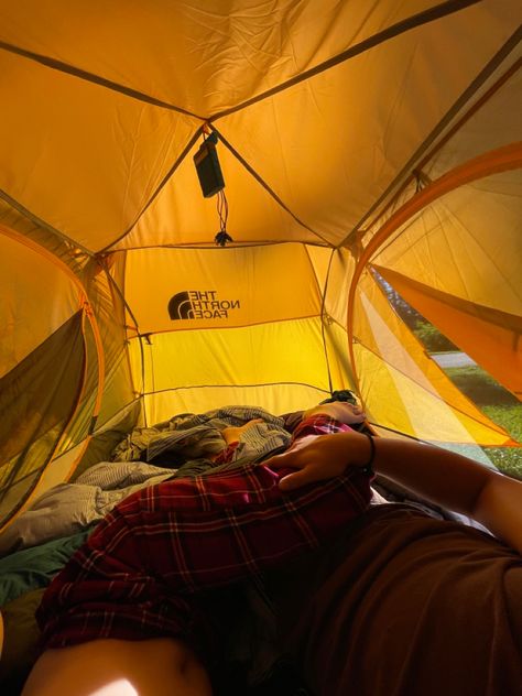 Camping Goals, Camp Room, Camp Couple, Camping Inspo Pics, Camping Relationship Goals, Tent Couple, Couples Camping Trip, Camping With Partner, Camping Astethic Pictures