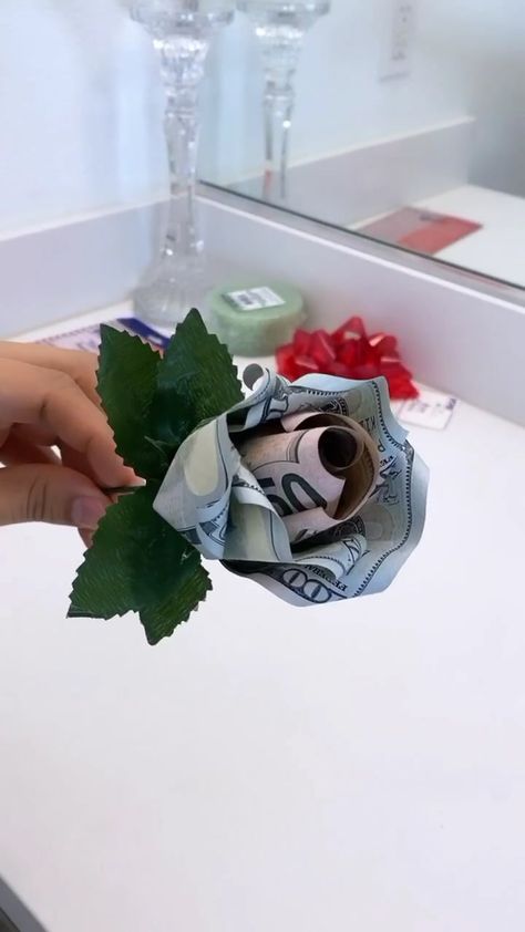 Money Roses, Lou Flores, Flores Rose, Money Rose, Tiktok Watch, Tiktok Videos, Craft Diy, Short Videos, Rings For Men