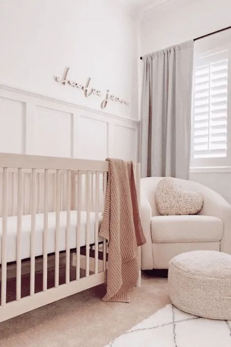 2022 nursery ideas and trends- textured fabrics Nursery Room With Parents, Nursery With Fireplace, Nursery With Paneling, Nursery Wall Paneling, Paneling Nursery, Nursery Panelling, Pottery Barn Baby Nursery, Modern Nursery Ideas, Pottery Barn Nursery