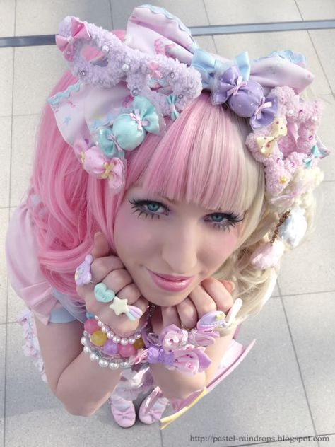 Pastel Raindrops Fairy Kei Fashion, Kawaii Hair, Harajuku Japan, Goth Victorian, Physical Attraction, Korean Culture, Pastel Fashion, Kawaii Style, Fairy Fashion