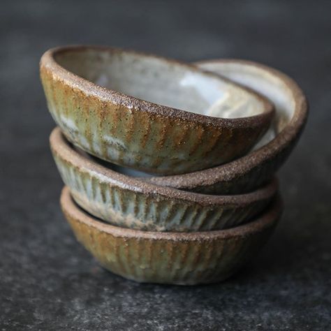 MMclay | MaryMar Keenan (@mmclay_ceramics) • Fotos y vídeos de Instagram Peanut Butter Pretzels, Butter Pretzels, Peanut Butter Pretzel, Bird Food, Pottery Classes, March 1st, Deer Skin, Pottery Designs, Dessert Bowls