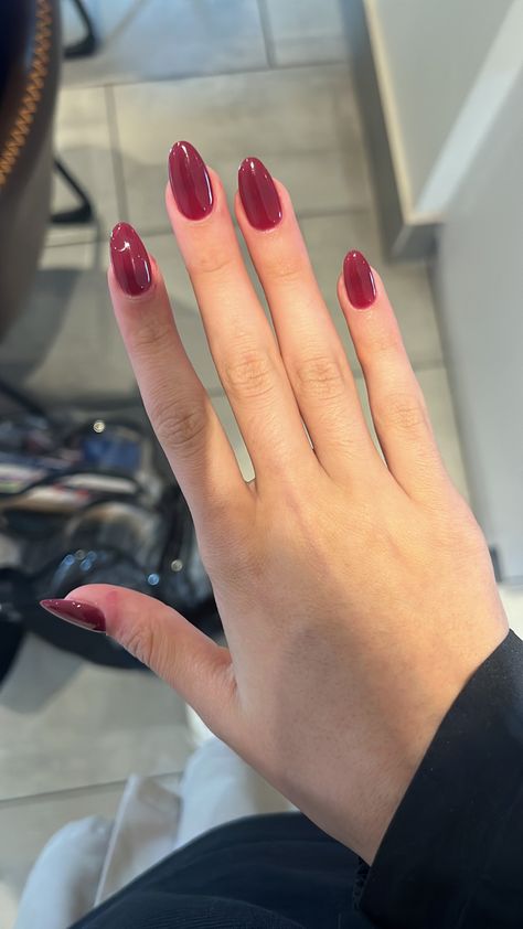 Red Professional Nails, Parisian Red Nails, Faded Red Nails, Nail Inspiration One Colour, Cool Toned Red Nails, Olive Skin Tone Nails, Cool Tone Red Nails, Light Red Nails Acrylic, Milky Red Nails