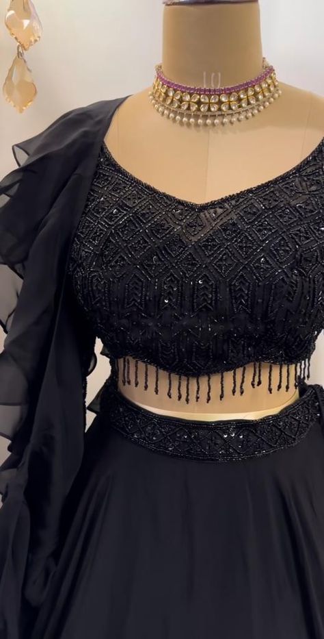 Net Ka Lehenga Design, Black Blouse Designs For Lehenga, Black Lehenga Designs, Black Lehenga Party Wear, Lehenga Patterns, Party Wear Lengha, Organza Anarkali, Blouse Inspiration, Stylish Lehenga