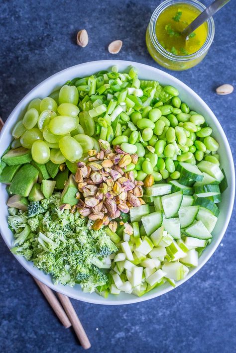 Edamame Recipes, Veggies And Fruits, Chopped Salad Recipes, Holiday Appetizers Recipes, Vegan Holiday Recipes, Green Veggies, Vegan Salad, Chopped Salad, Delicious Dinner Recipes