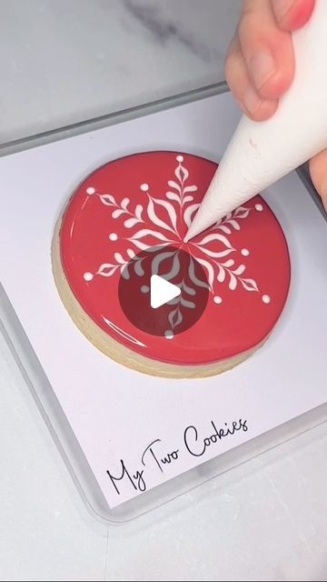 Snowflake Cookies Decorating, Cookie Decorating Videos, Iced Christmas Cookies, Royal Icing Christmas Cookies, Snowflake Sugar Cookies, Christmas Sugar Cookies Decorated, Christmas Posts, Royal Iced Cookies, Crazy Cookies