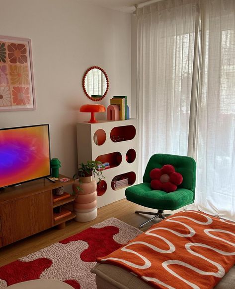 Room Inspiration Bedroom Colorful, Colorful Midcentury Modern Bedroom, White Room With Pops Of Color, Bedroom Ideas Retro, Retro Aesthetic Bedroom, Quirky Apartment, Post Modernism, Retro Bedrooms, Diy D