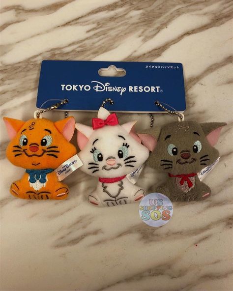 Disney Plush Keychain, Tokyo Disney Merch, Plush Keychains, Dragon Roll, Marie Cat, Disney Merch, Disney Cats, Disney Japan, Disney 101 Dalmatians