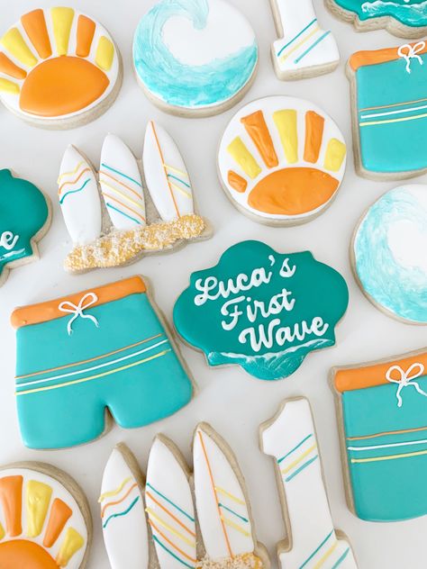 Beach / first wave cookies Wave Cookies, Surf Cookies, Surfboard Cookies, Cookie Corner, Surf Baby, Cookie Decorating Supplies, Beach Cookies, Sweet Bakery, Safari Party