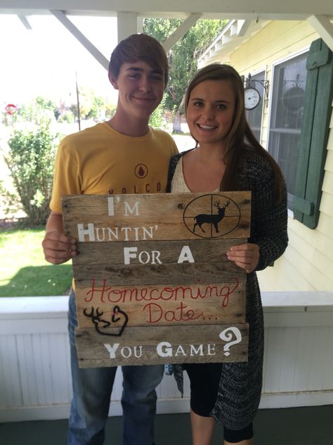 Homecoming sign.  He asked his girlfriend with this hunting sign. Hoco Campaign, Homecoming Poster, Homecoming Poster Ideas, Formal Proposals, Homecoming Signs, Prom Proposals, Homecoming Posters, Dance Proposal, Hunting Signs