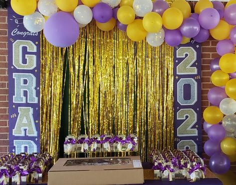 Purple And Yellow Graduation Party Ideas, Purple And Yellow Graduation Party, Purple And Gold Graduation Party Ideas, Purple And Gold Party Decorations, Gold Graduation Decorations, Graduation Bbq, Backyard Party Decorations, Trunk Party, Grad Cake