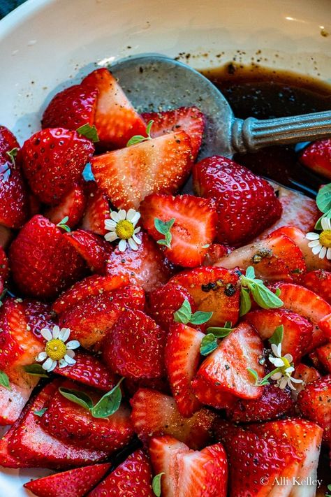 Balsamic strawberries are perfect for your sweet tooth. If you've never tried this style of macerated strawberries before, you're in for a treat! Balsamic Strawberries, Macerated Strawberries, Aphrodisiac Foods, Vegetarian Paleo, Strawberry Recipes, One Pot Meals, Vegetarian Dishes, Paleo Gluten Free, Quick Easy Meals