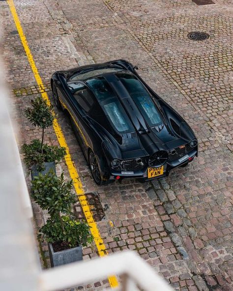 Charlie Brenninkmeijer on Instagram: "A very interesting car pulled up in front of @fiskens_cars while I was shooting there. Not everyday you see the new @gordonmurrayautomotive T50 Fancar, especially one that’s got a bit of mud on it. _______ #gma #t50 #gordonmurray #v12 #cosworth #gmat50 #fancar #Canon #CanonPhotography #speedhunters #Hypebeast #automotive #photography #carthrottle #topgear #donutmedia #carphotographer #carphotography #hoonigan #motorsport #automotivephotography #motorsportph Gma T.50, Gma T50, Donut Media, Car Throttle, Canon Photography, Automotive Photography, Top Gear, Bike Art, Unique Cars