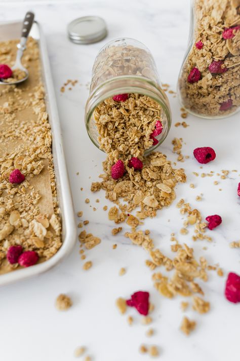 Almond Granola Recipe, Raspberry Granola, Granola Recipe Healthy, Almond Granola, Raspberry Coconut, Granola Breakfast, Freeze Dried Raspberries, Raspberry Almond, Dried Raspberries