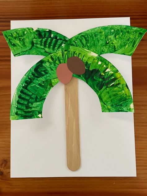 Palm Tree Craft For Toddlers, Paper Plate Palm Tree Craft, Hawaii Arts And Crafts, Palm Tree Craft Preschool, Palm Tree Crafts For Kids, Hawaiian Preschool Activities, Hawaiian Theme Crafts, Hawaii Activities For Preschool, Luau Preschool Activities