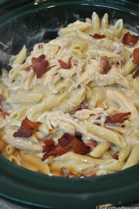 Chicken Bacon Ranch Pasta Bake, Bacon Ranch Chicken, Chicken Penne Pasta, Slow Cooker Bacon, Chicken Penne, Crock Pot Food, Ranch Pasta, Crockpot Dishes, Chicken Bacon Ranch