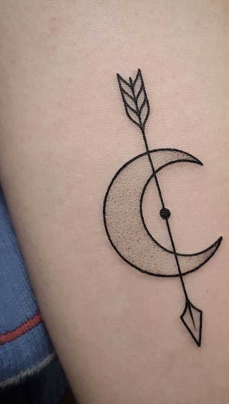 Tatuagem de flecha: significados, tipos e fotos inspiradoras Moon Arrow Tattoo, Meaning Of Arrow Tattoo, Easy Tattoos To Draw, Simple Hand Tattoos, Luna Tattoo, Pen Tattoo, Tattoo Henna, Tato Henna, Dragon Tattoo For Women