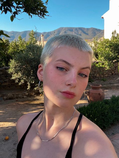 Dyed Buzzcut Women, Buzz Cut On Women, Buzz Hair Women, Buzz Cut Girl, Female Buzz Cut, Long Buzz Cut Woman, Buzz Cut Women Dyed, Woman Buzzcut, Women Shaved Head