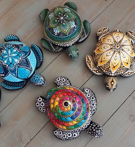 (20+) Facebook Painted Turtles, Turtle Painted Rocks, Gecko Wall Art, Crafts Upcycling, Clay Turtle, Mandala Turtle, Turtle Rock, Crafty Morning, Beautiful Comments